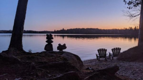 Amazing Stillar Cottage on Spectacular Wolfe Lake